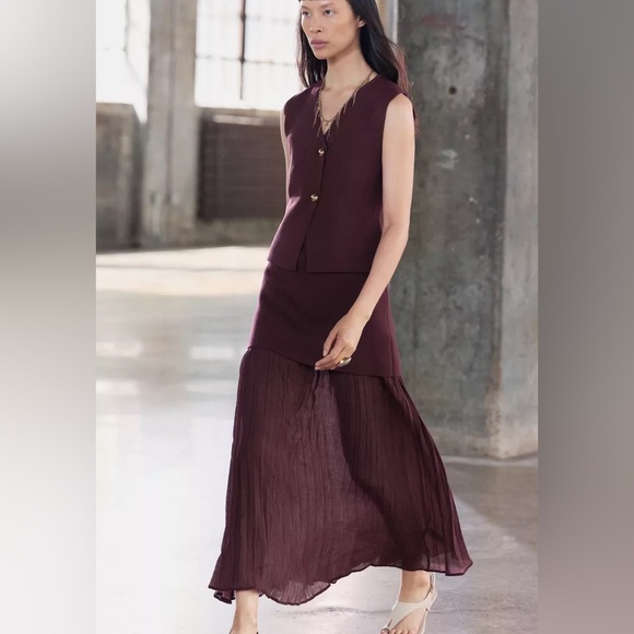 Zara Burgundy Sleeveless Knit Vest with Gold Button Detail- New with Tags - Picture 4 of 9